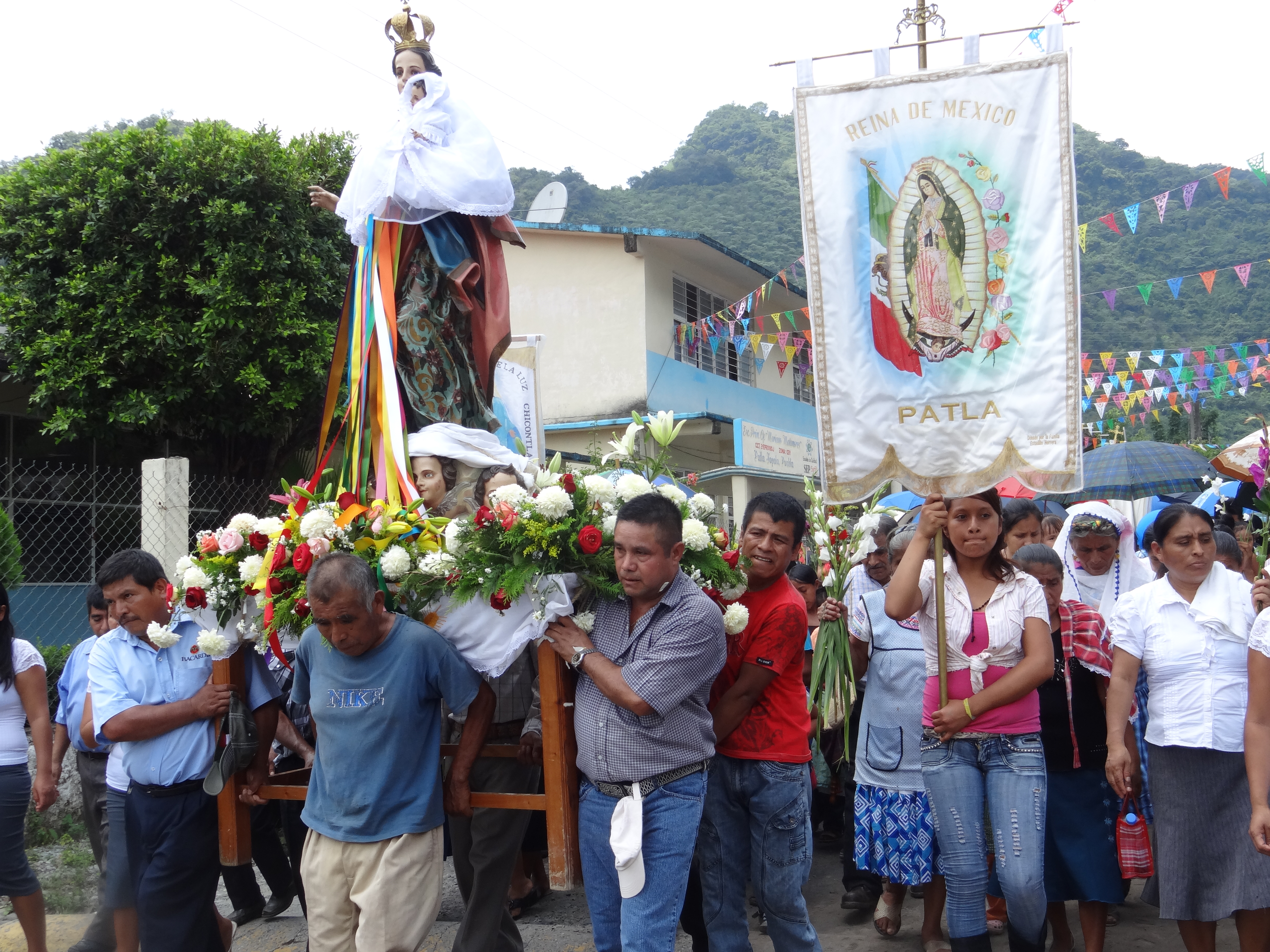 Members of various Totonac communities gathered for La Procession, and carried the statue of the Virgin Mary around the village. Patla festival 2012